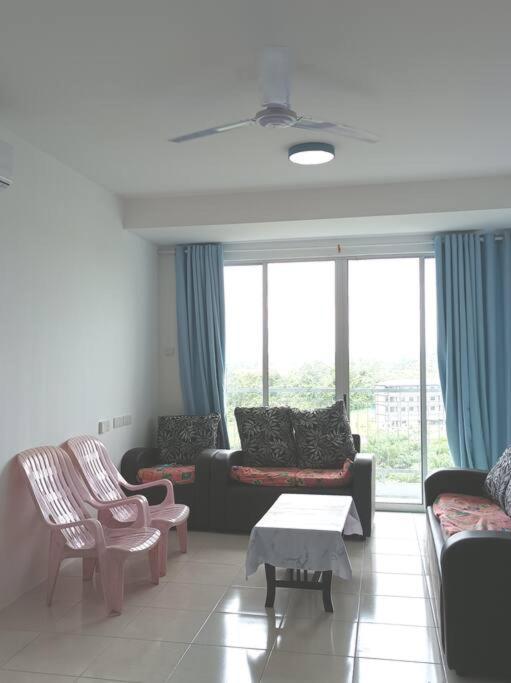 Ike Village Homestay Near With Uitm Kota Samarahan Екстериор снимка